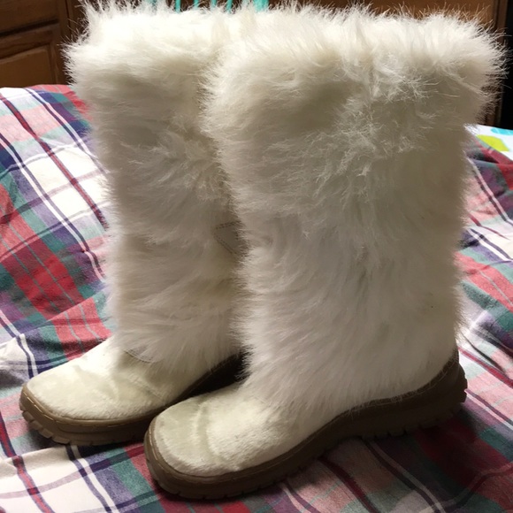 Splash Shoes - Darling white faux fur boots from Splash